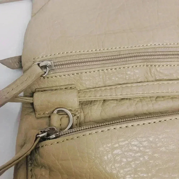 Kenneth Cole Reaction Tan Crossbody - Picture 5 of 12